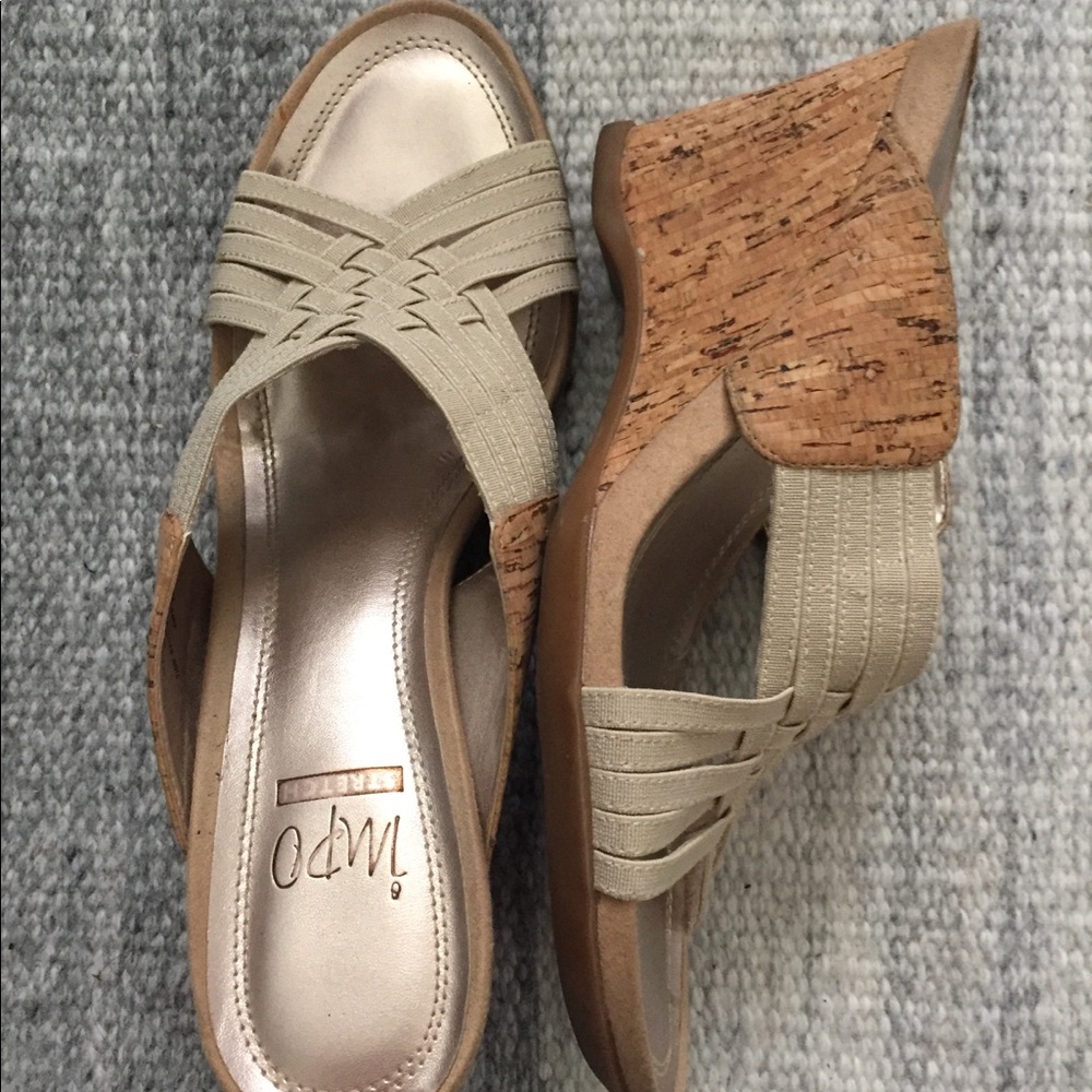 Beige sandals.